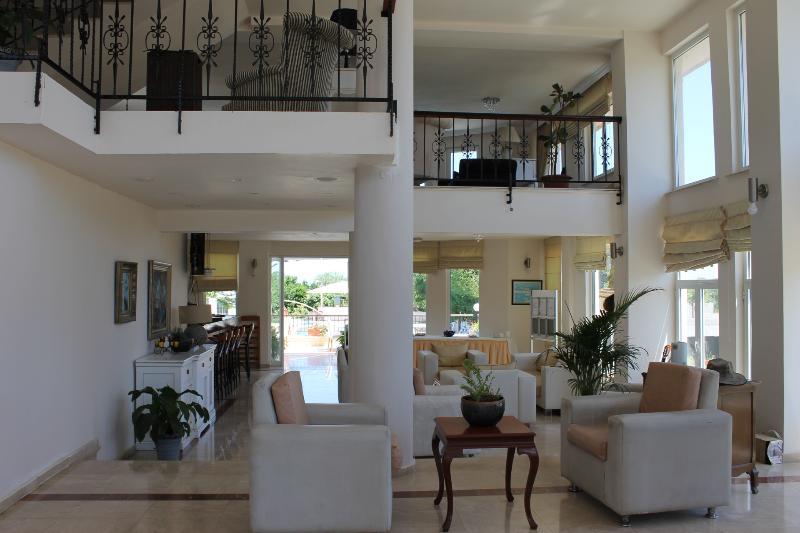 Agios Georgios  The Prince Inn Hotel & Villas מראה חיצוני תמונה